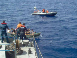 5 Harragas échappent à une mort certaine dans les eaux territoriales