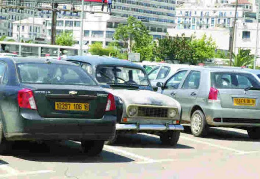 Après les marchés informels, les parkings sauvages