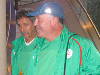 Chaïb, Kaoua, Belhadji et staff médical Benchikha répartit les tâches