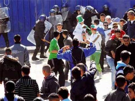 De graves incidents après le match MCEE – ESS, 20 policiers blessés et 20 jeunes interpellés