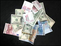 Huit individus arrêtés pour trafic de devises étrangères à Tébessa