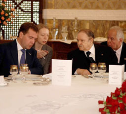 La Russie accuse la France de créer « des crises artificielles » avec l’Algérie