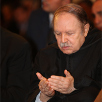 Le président Bouteflika accomplit la prière de l’Aïd El-Adha à la Grande mosquée