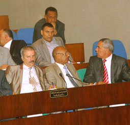 Ouyahia ordonne ses députés de ne pas répondre aux « commentaires » de ceux du RCD