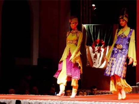 Palais de la culture Moufdi Zakaria de Kouba,Honneur aux tenues traditionnelles turques