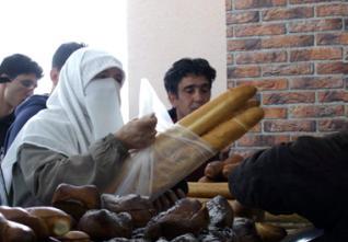 Pénurie de pain et commerces fermés : Un problème récurrent