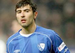 Yahia pourrait jouer arrière gauche contre Hertha Berlin