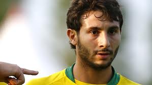 Abdoun et Benchikha s’enlacent