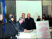 Algériens et français revendiquent la restauration de la basilique,Le financement de Notre-Dame-d’Afrique fait polémique