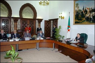 Conseil des ministres: examen de la création d’un institut des énergies renouvelables et d’une Ecole de management des ressources en eau