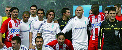 Défilé de stars à Athènes Antar, 25 bonnes minutes aux côtés de Zidane