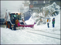 Des régions paralysées par les chutes de neige