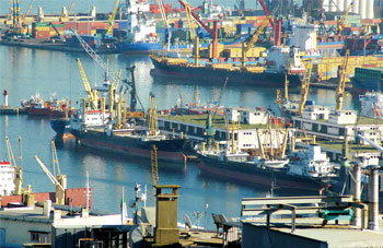 Excédent commercial de 14,8 milliards de dollars à fin novembre 2010