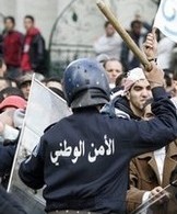 Hogra à Laghouat : Des chômeurs demandent à voir le wali, il ordonne à la police de les tabasser