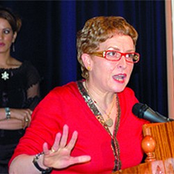 Khalida Toumi – Suzanne Nedjmeddine, Tirs croisés autour d&rsquo;un Festival