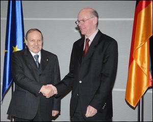 Le président Bouteflika s&rsquo;entretient avec le président du Bundestag