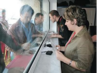 les relations sont tendues entre Alger et Paris, Les visas de la discorde