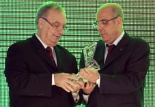 Mohamed Raouraoua reçoit le prix « Presidential Award »