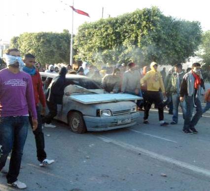 Tunisie: un mort et des blessés dans des affrontements à Menzel Bouzayane