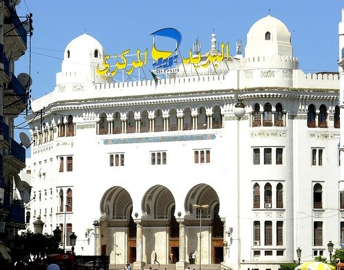 Algérie Poste : Les retraits sur les GAB plafonnés à 5.000 DA vendredi