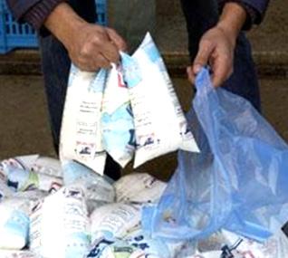 Alors que le manque de lait en sachet persiste,Le gouvernement «charge» les laiteries