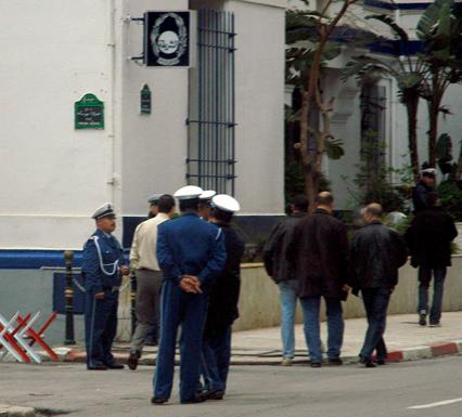 Augmentation de 50% des salaires , Les policiers devront patienter jusqu’à février