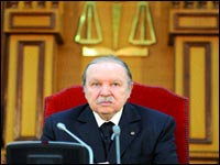 Bouteflika demande une enquête sur les immolations