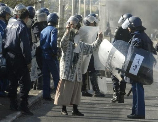 Déploiement de policiers anti-émeutes à Alger