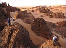 Des milliers de touristes hôtes du Sahara majestueux