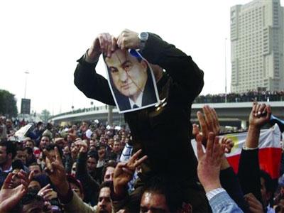 La rue égyptienne exige le départ de Moubarak