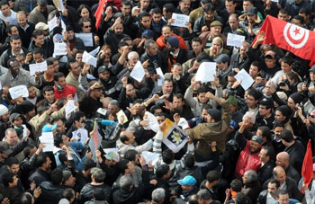 Le gouvernement Moubarak s’affole et interdit toute manifestation,Situation explosive en Egypte