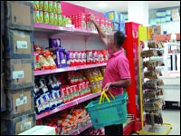 Le ministre d&rsquo;état,Abdelaziz belkhadem ,à la radio nationale  «Les grossistes de l’informel doivent être soumis aux impôts»