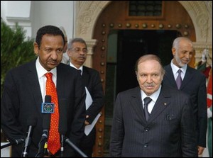 L&rsquo;envoyé spécial du président soudanais remet un message au président Bouteflika