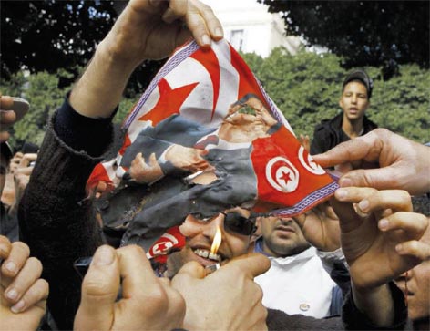 Les Tunisiens face à leur avenir,Soutien occidental, silence arabe