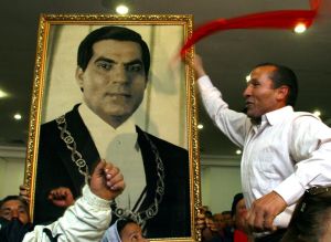 Son départ en 2014, du pain, du lait et du sucre, liberté de presse et d’internet : Ben Ali tente de sauver son régime