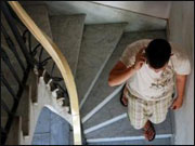 Stocker l’énergie produite en marchant pour recharger un téléphone