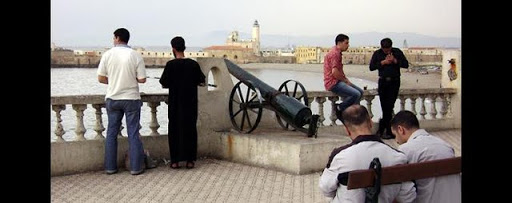 Tunis à Alger, de la raideur à la l’élasticité