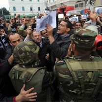 Tunisie : Le gouvernement d&rsquo;unité nationale entre rejet et approbation