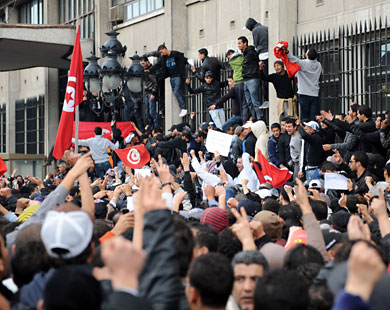 Tunisie: manifestations pour exiger la dissolution du parti de Ben Ali