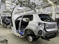 Usine de fabrication de voitures, Volkswagen met 150 millions de dollars