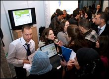 Afflux des jeunes au salon du recrutement professionnel à Alger
