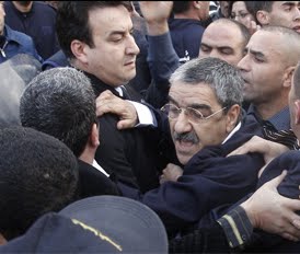 Agression commise par Saïd Sadi contre une policière au cours de la marche de Samedi 12 FévrierLa DGSN ordonne l’ouverture d’une enquête,