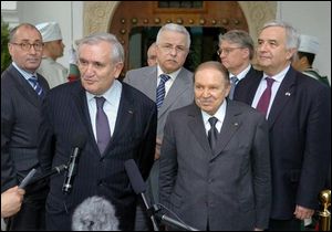 Algérie-France : Raffarin reçu par le Président Bouteflika