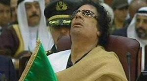 Alors que Kadhafi poursuit le massacre,Libye : le monde indigné mais tétanisé