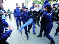 Arrestations par dizaines, insultes et brutalités,La marche violemment réprimée