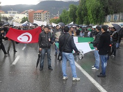 Des milliers d&rsquo;étudiants marchent à Tizi Ouzou pour dénoncer le pouvoir : « Bout-Ali dégage ! »