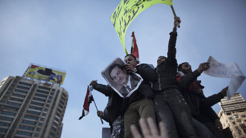 Égypte : heurts entre pro  et anti-Moubarak au Caire