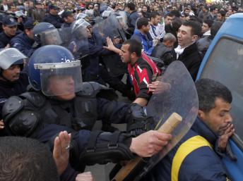 La manifestation à Alger a tourné au face-à-face avec la police