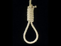 La scène se passe devant le bureau du Wali à Djelfa : Un jeune homme tente de suicider par pendaison