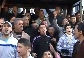 Les contre manifestants soutiennent la police et bouteflika 12 fevrier 2011